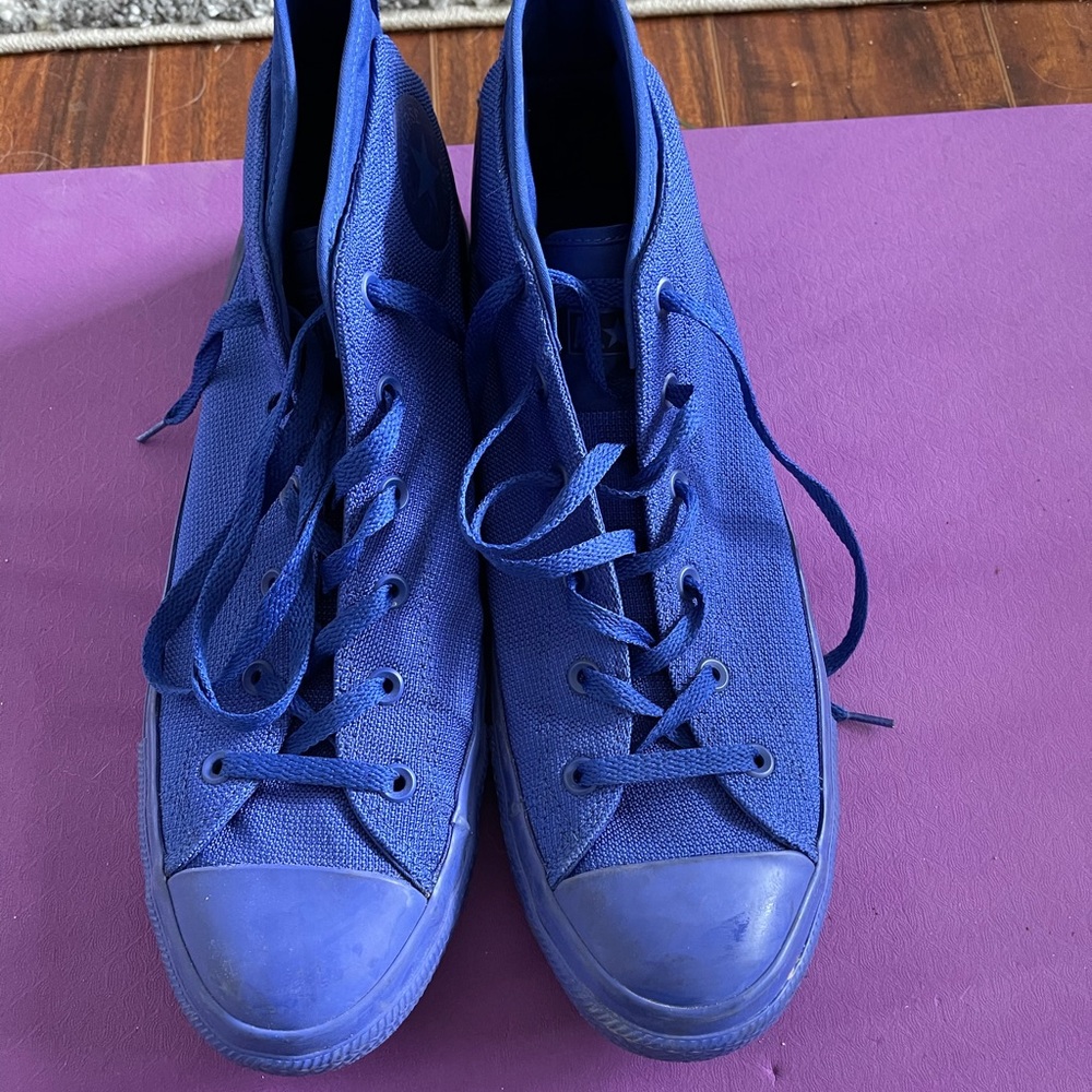 Men’s blue converse shoes